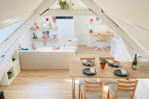 Sous Les Nuages Apartment in Rouen