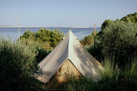 LJUBAC GLAMPING BELL TENT Robinson Luxury tent in Zadar County