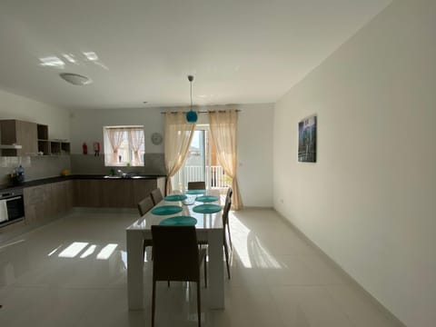 Balcony/Terrace, Balcony/Terrace, Kitchen or kitchenette, Dining area, kitchen, kitchen