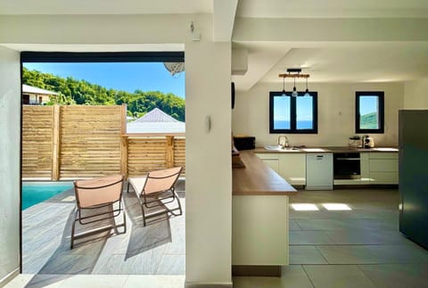 Mountain view, Sea view, Swimming pool, sunbed, kitchen