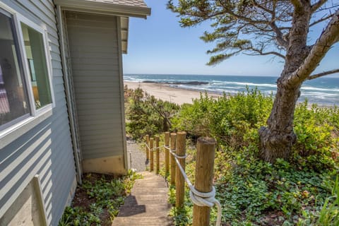 Anchor Blue House in Lincoln City