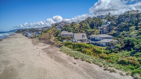Anchor Blue House in Lincoln City