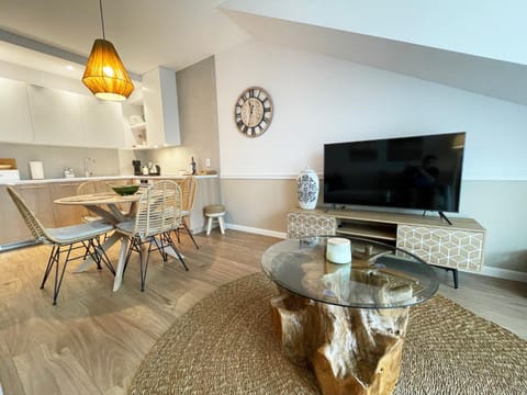 TV and multimedia, Living room, Dining area