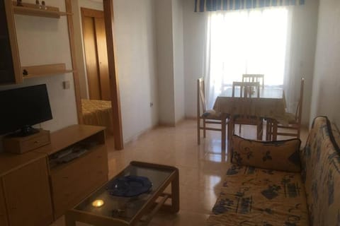 Communal lounge/ TV room, TV and multimedia, Living room, Seating area, Dining area