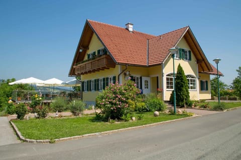 Property building, Restaurant/places to eat, Facade/entrance, Day