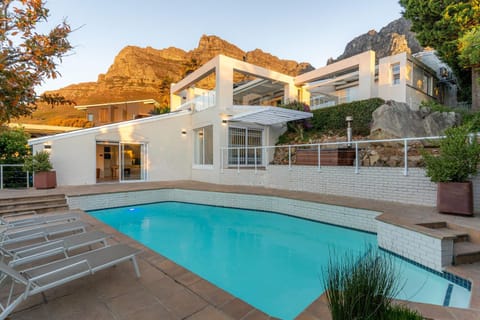 Bella Riposa Villa in Camps Bay