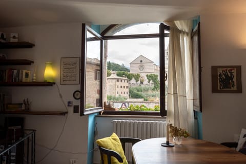 Communal lounge/ TV room, City view