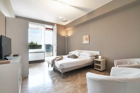 Bed, TV and multimedia, Living room, Photo of the whole room, Bedroom