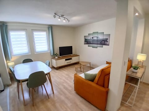 ''Palais du Lac'', SMEG VERT d'eau Apartment in Évian-les-Bains