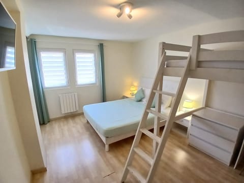 ''Palais du Lac'', SMEG VERT d'eau Apartment in Évian-les-Bains