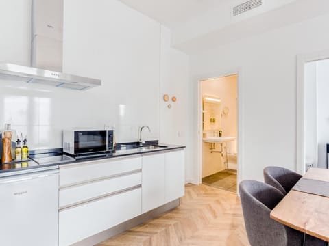 Kitchen or kitchenette, Seating area