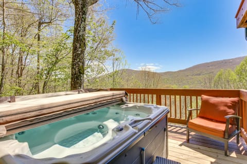 Family Cabin with Private Hot Tub and Views in Boone! Cabin in Brushy Fork