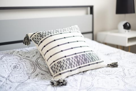 Georgetown Villas 2-1c King and Queen Bedrooms ideal for long stays! Apartment in Cleveland Heights