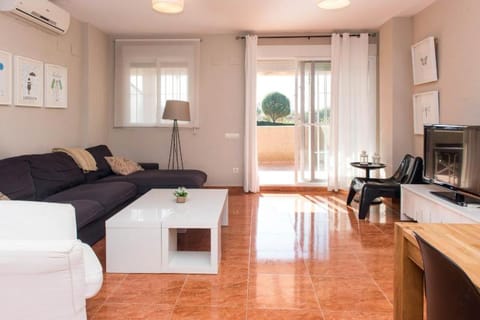Communal lounge/ TV room, TV and multimedia, Living room, Seating area, Evening entertainment, air conditioner