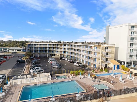 Property building, Swimming pool