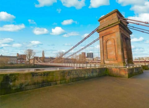 Glasgow City Centre G1 PENTHOUSE with RiverViews - Duplex - 4 Bedrooms, 3 Bathrooms, Kitchen, 1 Living room, 1 Dining room, 2 Terraces, Parking, Top Floor, 2050 sq ft, Merchant City Apartment in Glasgow