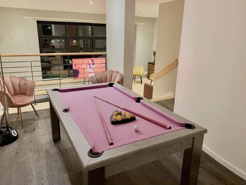 Glasgow City Centre G1 PENTHOUSE with RiverViews - Duplex - 4 Bedrooms, 3 Bathrooms, Kitchen, 1 Living room, 1 Dining room, 2 Terraces, Parking, Top Floor, 2050 sq ft, Merchant City Apartment in Glasgow