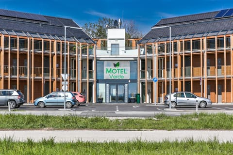 Facade/entrance, Facade/entrance