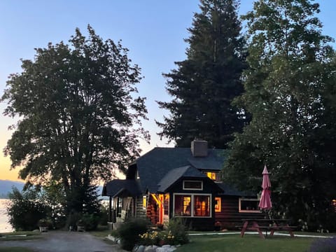 Property building, Natural landscape, Garden view, Lake view, Sunset