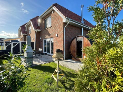 Property building, Garden, Garden view