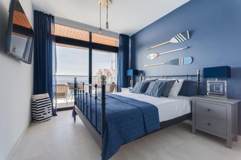 Bed, TV and multimedia, Photo of the whole room, Evening entertainment, Bedroom