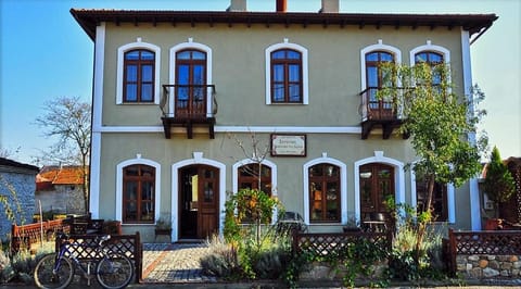 Facade/entrance