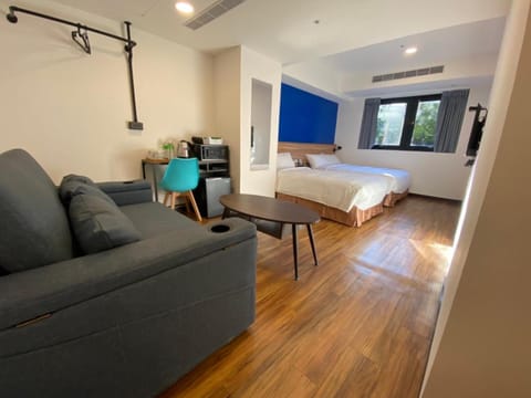 Photo of the whole room, City view