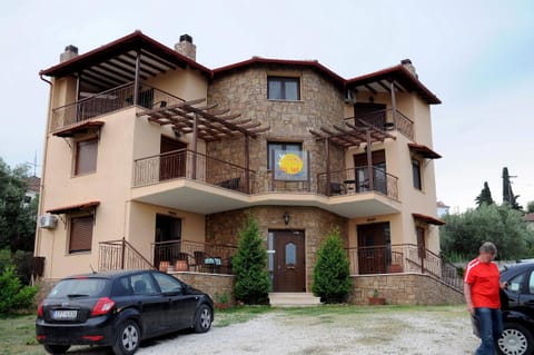 Restaurant/places to eat, Restaurant/places to eat, Facade/entrance, Horse-riding, Balcony/Terrace, Family