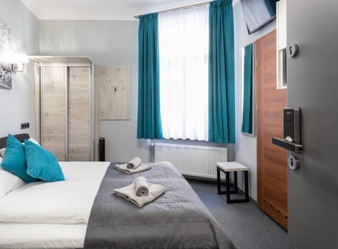 Bed, Living room, Bedroom, towels, wardrobe
