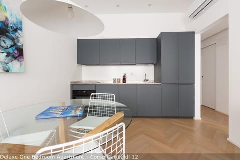 Kitchen or kitchenette, Dining area, stove