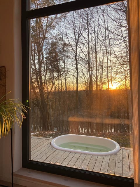 Hot Tub, Hot Tub