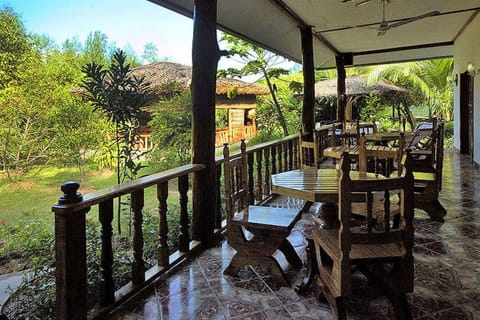 Restaurant/places to eat, Balcony/Terrace