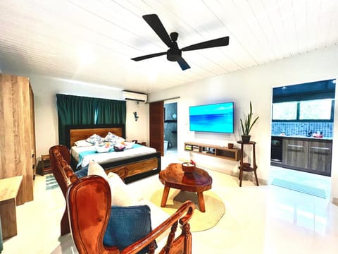 Bed, Living room, Photo of the whole room, Bedroom