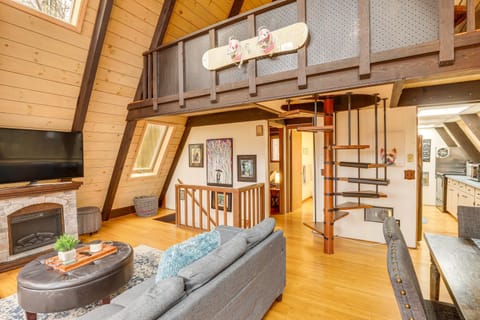 1 Mi to Beech Mtn! Family Retreat with Hot Tub House in Beech Mountain