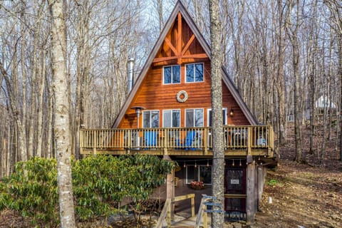 1 Mi to Beech Mtn! Family Retreat with Hot Tub House in Beech Mountain