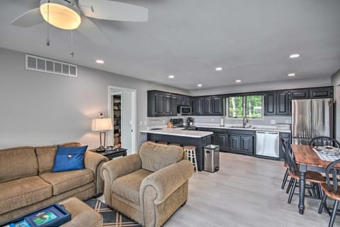 Table Rock Lake Hideaway with Deck Bring Your Boat! House in Roaring River Township