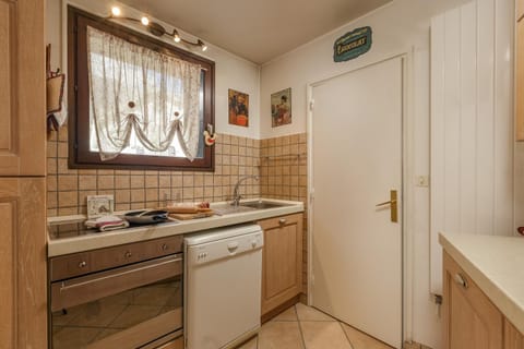 Kitchen or kitchenette, kitchen