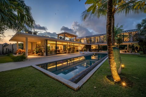 Property building, Day, Garden, Garden view, Pool view, Swimming pool