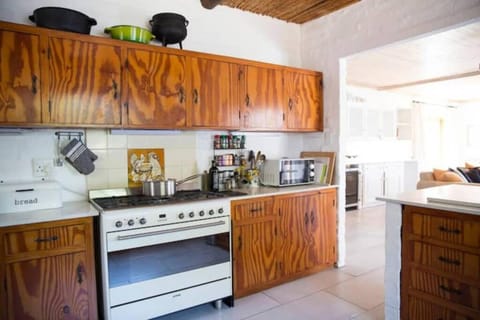Ossies Kloof - Living The Breede House in Western Cape