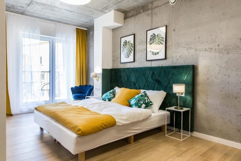 Bed, Photo of the whole room, towels