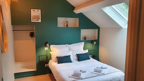 Bed, Photo of the whole room, Bedroom