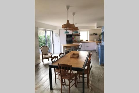 Dining area, kitchen