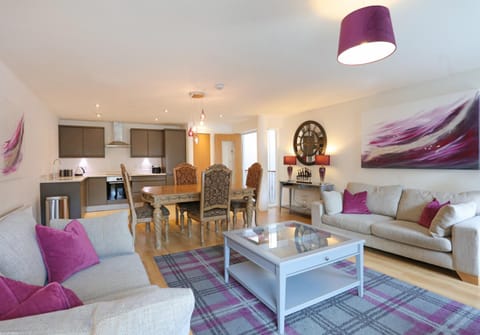 Kitchen or kitchenette, Living room, Decorative detail, Dining area