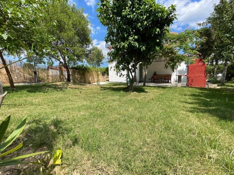 Michael&Marika's Traditional House Apartment in Limenaria