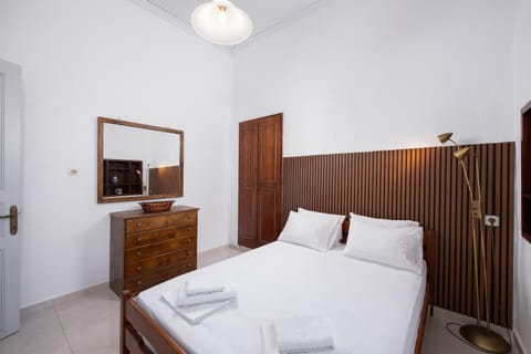 Michael&Marika's Traditional House Apartment in Limenaria