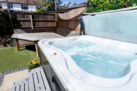 Garden, Hot Tub