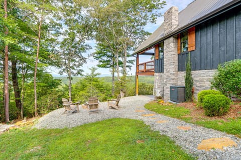 Deck, Panoramic Views Serene Mineral Bluff Cabin! Cabin in Mineral Bluff