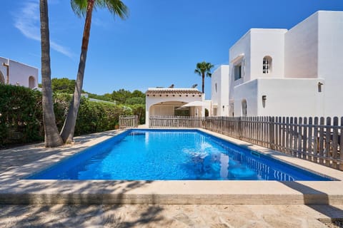 Property building, Pool view