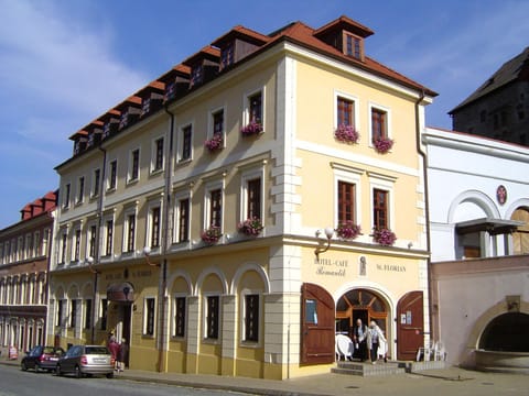 Facade/entrance