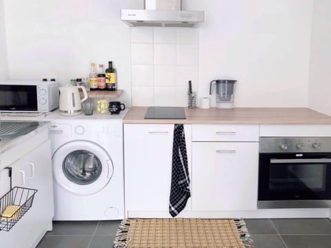 Coffee/tea facilities, Kitchen or kitchenette, minibar, pet friendly, stove, washing machine